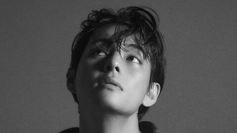 V BTS được nghệ sĩ saxophone đoạt Grammy khen ngợi