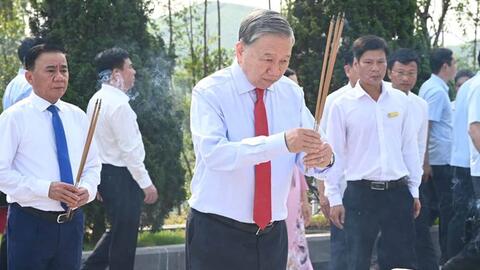 Tổng Bí thư, Chủ tịch nước Tô Lâm dâng hương tại khu Di tích Tổng Bí thư Hà Huy Tập