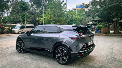 Sau gần 20 năm đi xe xăng, chủ xe chọn VinFast VF 7 vì “giá trị nhận được vượt xa mong đợi”