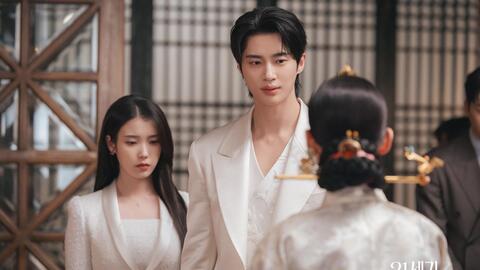 IU xin lỗi giữa làn sóng phản đối "Perfect crown"