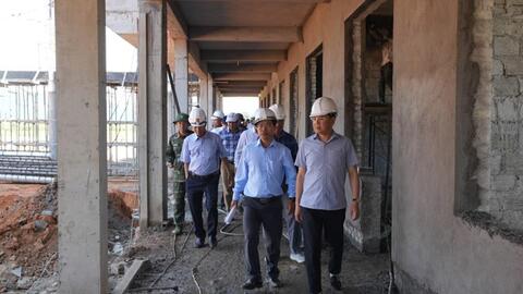Hơn 100 cán bộ, chiến sĩ hỗ trợ thi công trường nội trú vùng biên Huế