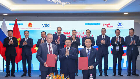 Thủ tướng Lê Minh Hưng chứng kiến trao các văn kiện hợp tác giữa doanh nghiệp Việt Nam và Nga