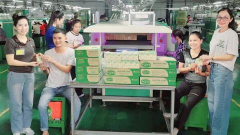 Công đoàn cơ sở ở Hải Phòng tặng 20.000 hộp sữa cho công nhân mùa nắng nóng