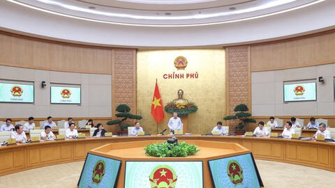 Nghiên cứu kỹ các quy định liên quan để thúc đẩy phát triển thị trường vốn, thị trường chứng khoán, thị trường trái phiếu doanh nghiệp