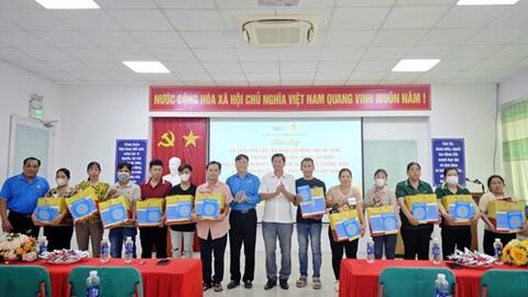 Những món quà tiếp thêm nghị lực cho người lao động