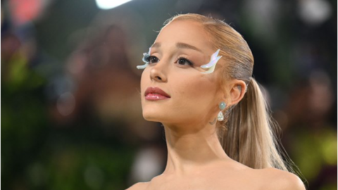 Ariana Grande tiếp tục thu hút sự chú ý sau thông báo tạm nghỉ