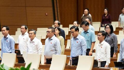 Quốc hội dành một phút mặc niệm Chủ tịch Quốc hội Lào Saysomphone Phomvihane