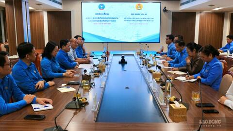 Chủ tịch Tổng LĐLĐ Việt Nam hội đàm với Chủ tịch Trung ương Liên hiệp Công đoàn Lào