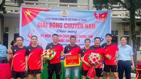 Giải bóng chuyền tạo sân chơi gắn kết người lao động ở Quảng Trị