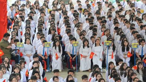 Miễn học phí, phụ huynh vẫn lo nhiều khoản chi cho năm học mới
