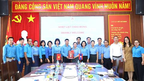 Công đoàn Xây dựng Việt Nam và Công đoàn Lào tăng cường chia sẻ kinh nghiệm