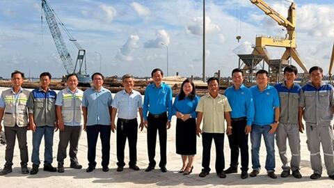 Công đoàn Hàng hải Việt Nam dành gần 16 tỉ đồng chăm lo người lao động