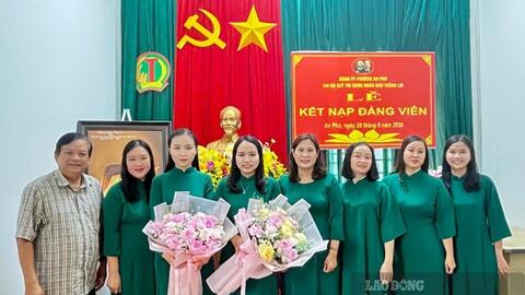 Hai đoàn viên Công đoàn ưu tú ở Gia Lai được kết nạp Đảng