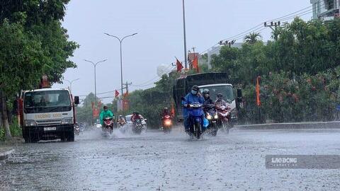 Dự báo khu vực mưa dông chiều và đêm nay, có nơi mưa to trên 80mm