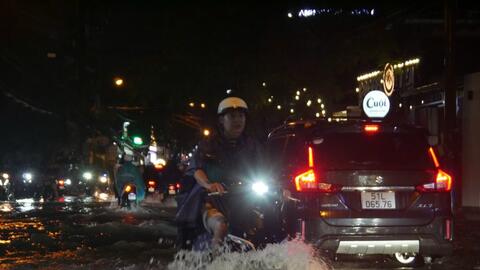 TPHCM liên tục mưa lớn, nguy cơ ngập tăng theo triều cường