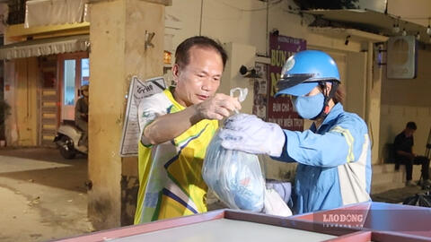 Triển khai thí điểm thu gom rác bằng túi tiêu chuẩn tại khu phố trung tâm Hà Nội