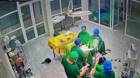 Khen thưởng kíp mổ giành lại sự sống cho thai phụ 15 tuổi trong đêm
