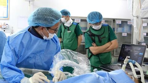 Bít ống động mạch qua da cho bệnh nhi 5 tuổi mắc dị tật tim bẩm sinh