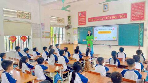Chính phủ yêu cầu điều chỉnh quy định về chế độ làm việc, định mức giáo viên