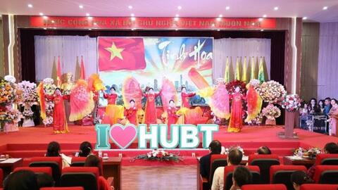 HUBT: 209 tân cử nhân ngành Tài chính - Ngân hàng, chuyên ngành Tài chính, chính thức tốt nghiệp