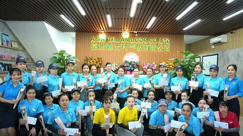 Cảm ơn nữ công nhân đã nỗ lực, tận tâm đồng hành cùng công ty