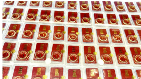 Giá vàng hôm nay: SJC giảm mạnh, vàng thế giới mất mốc 4.150 USD