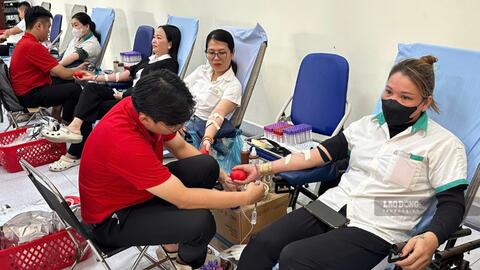 Công đoàn Công ty Tỷ Bách vận động 230 công nhân đăng ký hiến máu