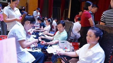 Đoàn viên Công đoàn xã Thường tín tham gia hiến máu tình nguyện