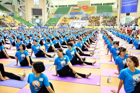 Quảng Ngãi: Gần 900 người tham gia Ngày Quốc tế Yoga lần thứ 11