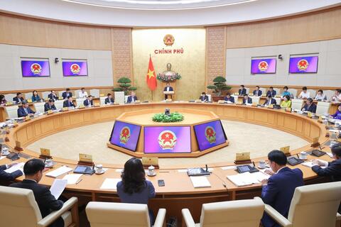 Thủ tướng Chính phủ: Chấm dứt tình trạng đùn đẩy, sợ trách nhiệm