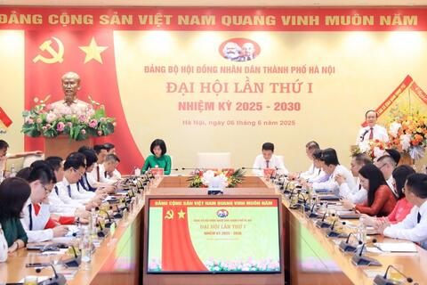 Đổi mới mạnh mẽ phương thức hoạt động của Đảng, gương mẫu đi đầu
