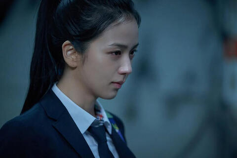 Tranh cãi tạo hình Jisoo (Blackpink) trong phim đóng cùng Lee Min Ho