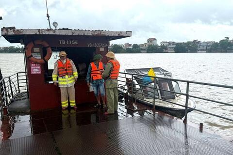 Hưng Yên triển khai nhiều giải pháp ứng phó bão số 5 trên các tuyến sông