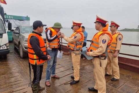 Mưa bão cao điểm, Hưng Yên siết chặt an toàn giao thông đường thủy nội địa