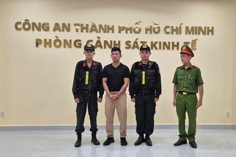 Ca sĩ Lương Bằng Quang và Ngân 98 đối diện với mức phạt thế nào?