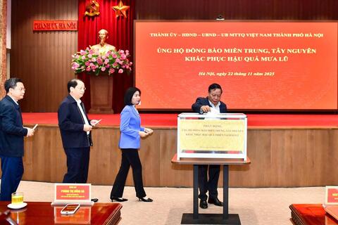 Cán bộ và nhân dân Thủ đô ủng hộ đồng bào miền Trung, Tây Nguyên khắc phục hậu quả mưa lũ