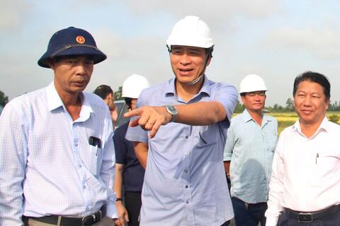 Cao tốc Hậu Giang - Cà Mau gấp rút hoàn thiện để thông xe