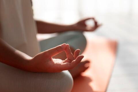 Yoga xua tan đau cổ, vai gáy mùa lạnh, 4 tư thế dễ tập, hiệu quả rõ rệt