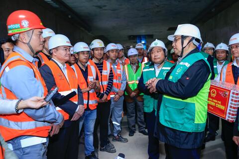 Phải xây dựng, hoàn thiện quy chuẩn, tiêu chuẩn đường sắt đô thị của Việt Nam, quy hoạch hướng tuyến với tầm nhìn trăm năm,