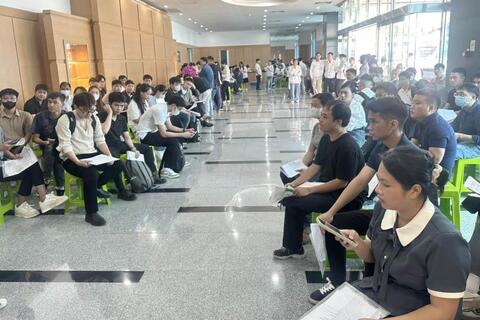 Doanh nghiệp hút lao động bằng lương cao, phúc lợi hấp dẫn