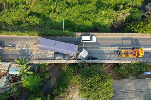 Va chạm giao thông ở cửa ngõ phía Đông TPHCM, giao thông ùn ứ kéo dài