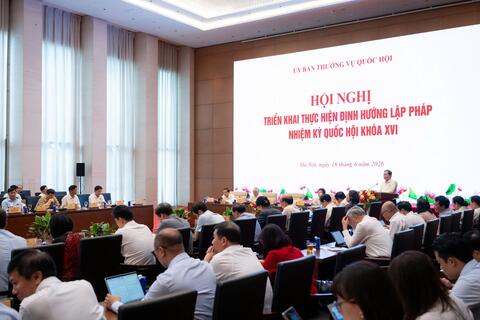 Chuyển mạnh từ bị động chạy theo thực tiễn sang chủ động dẫn dắt lập pháp