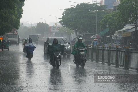 Cảnh báo khu vực sắp mưa dông, có nơi mưa to đến rất to trên 130mm