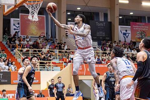 Hanoi Buffaloes ngược dòng đánh bại Danang Dragons, củng cố ngôi đầu VBA