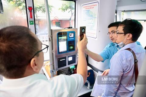 Hà Nội mở đăng ký thẻ xe buýt miễn phí gắn chip từ ngày 6.7