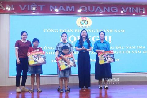 Công đoàn tiếp sức con công nhân học tập