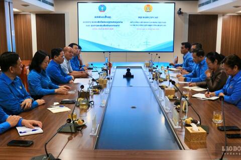 Chủ tịch Tổng LĐLĐ Việt Nam hội đàm với Chủ tịch Trung ương Liên hiệp Công đoàn Lào