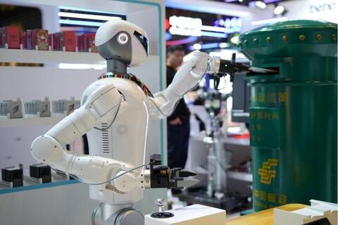 Trung Quốc mở trường dạy nghề cho robot hình người