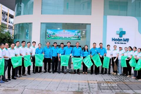 Công đoàn Cà Mau ra quân hưởng ứng phong trào “Xanh - sạch - đẹp”