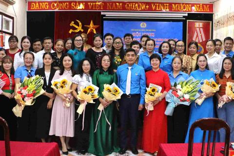 Biểu dương nữ đoàn viên qua phong trào "Giỏi việc nước, đảm việc nhà"